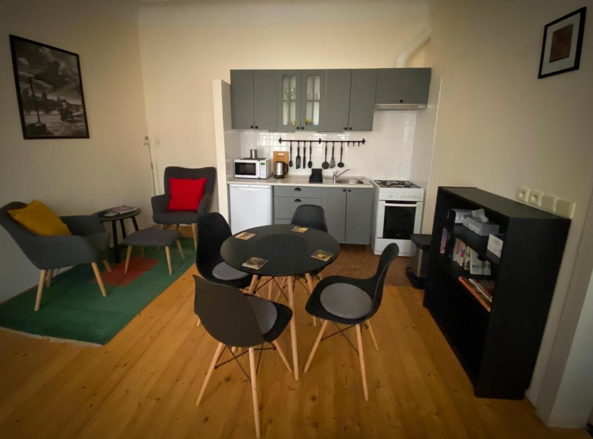 Utulny Byt Pod Prazskym Hradem Appartamento Praga Esterno foto