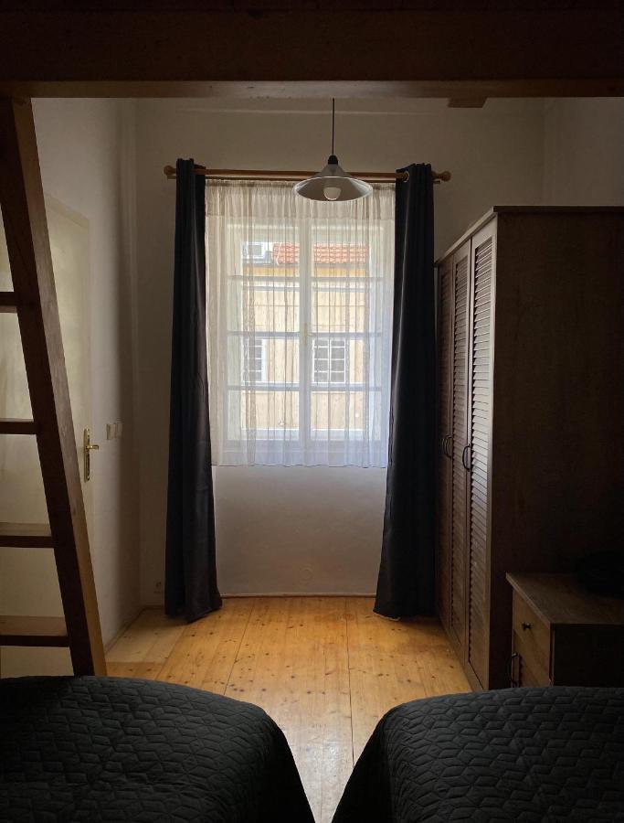 Utulny Byt Pod Prazskym Hradem Appartamento Praga Esterno foto