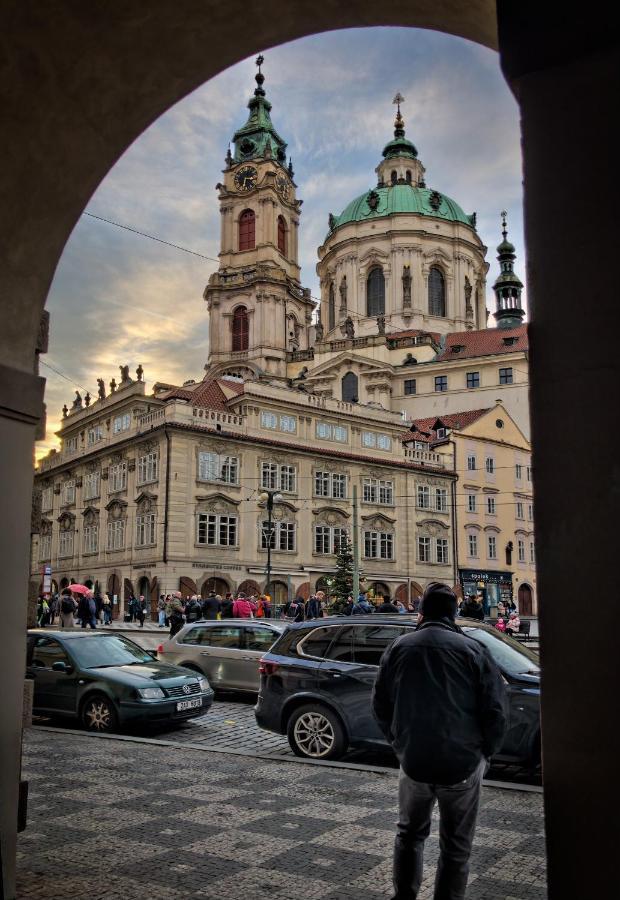 Utulny Byt Pod Prazskym Hradem Appartamento Praga Esterno foto