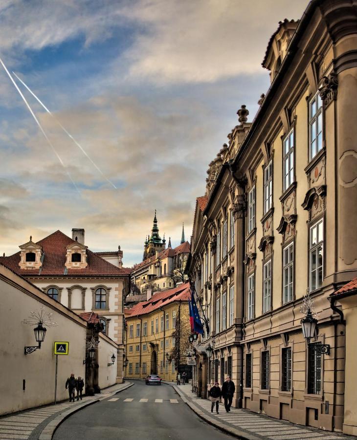 Utulny Byt Pod Prazskym Hradem Appartamento Praga Esterno foto
